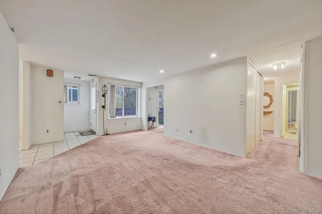 527 Daryl Drive Medford NY 11763