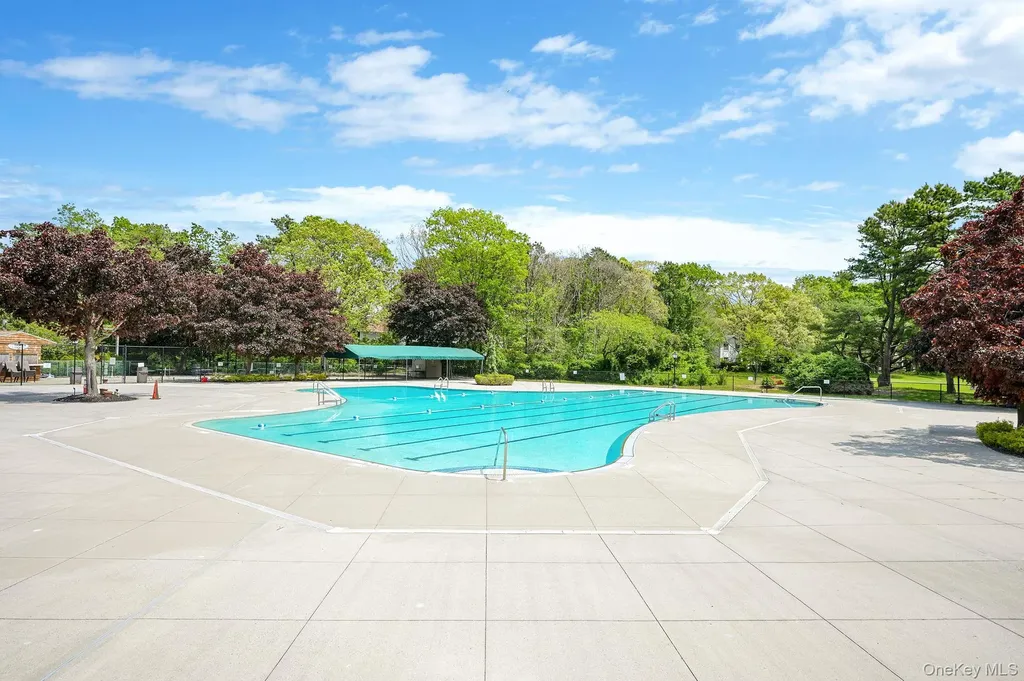 527 Daryl Drive Medford NY 11763