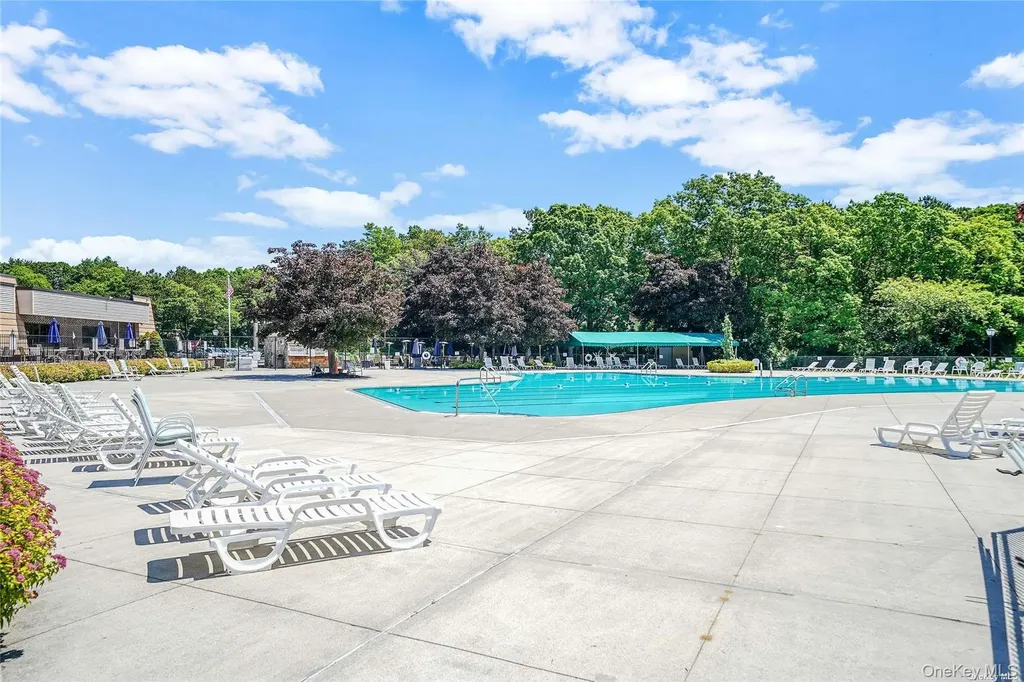 527 Daryl Drive Medford NY 11763