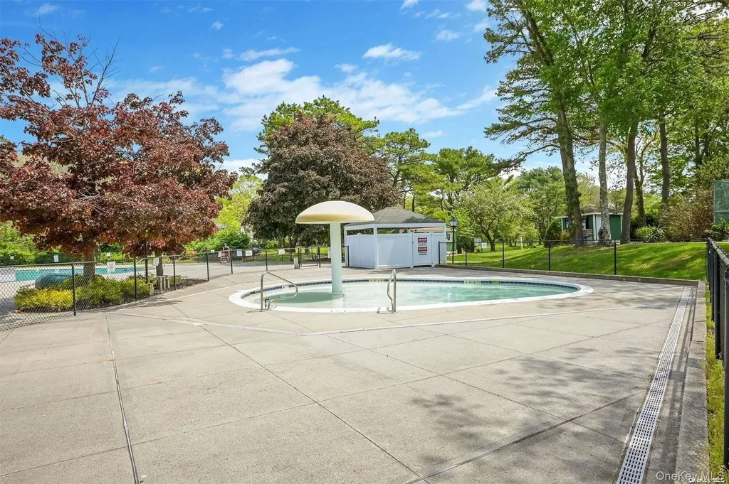 527 Daryl Drive Medford NY 11763