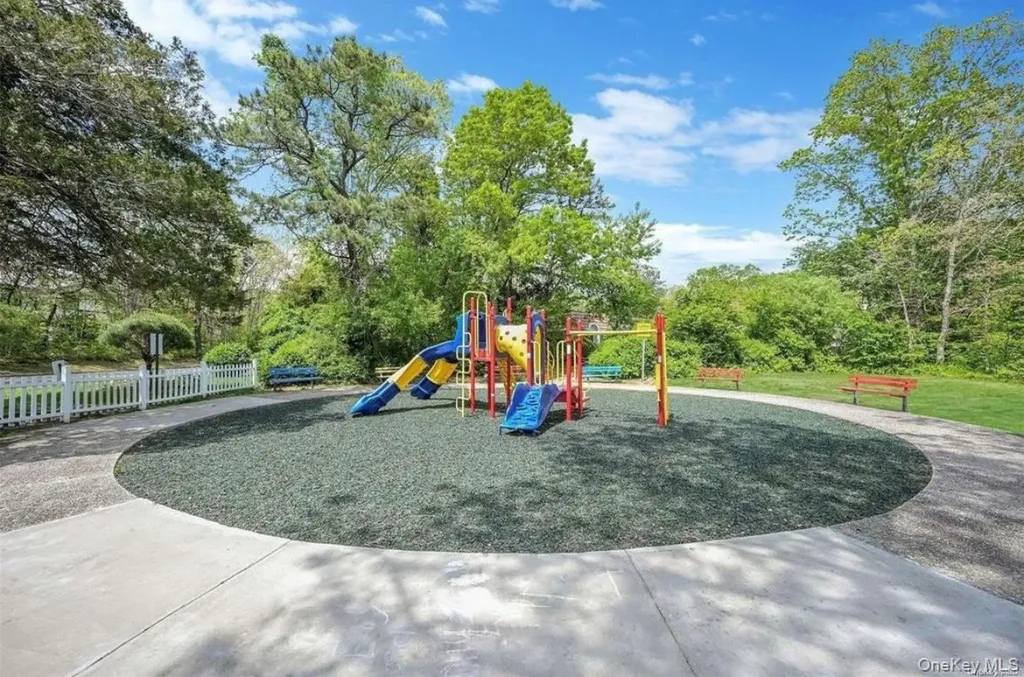 527 Daryl Drive Medford NY 11763