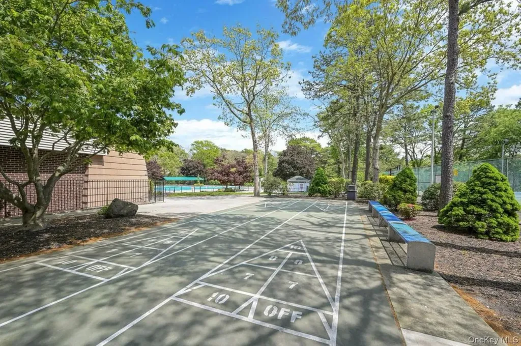 527 Daryl Drive Medford NY 11763