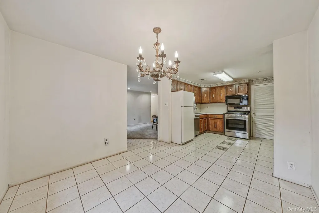 527 Daryl Drive Medford NY 11763