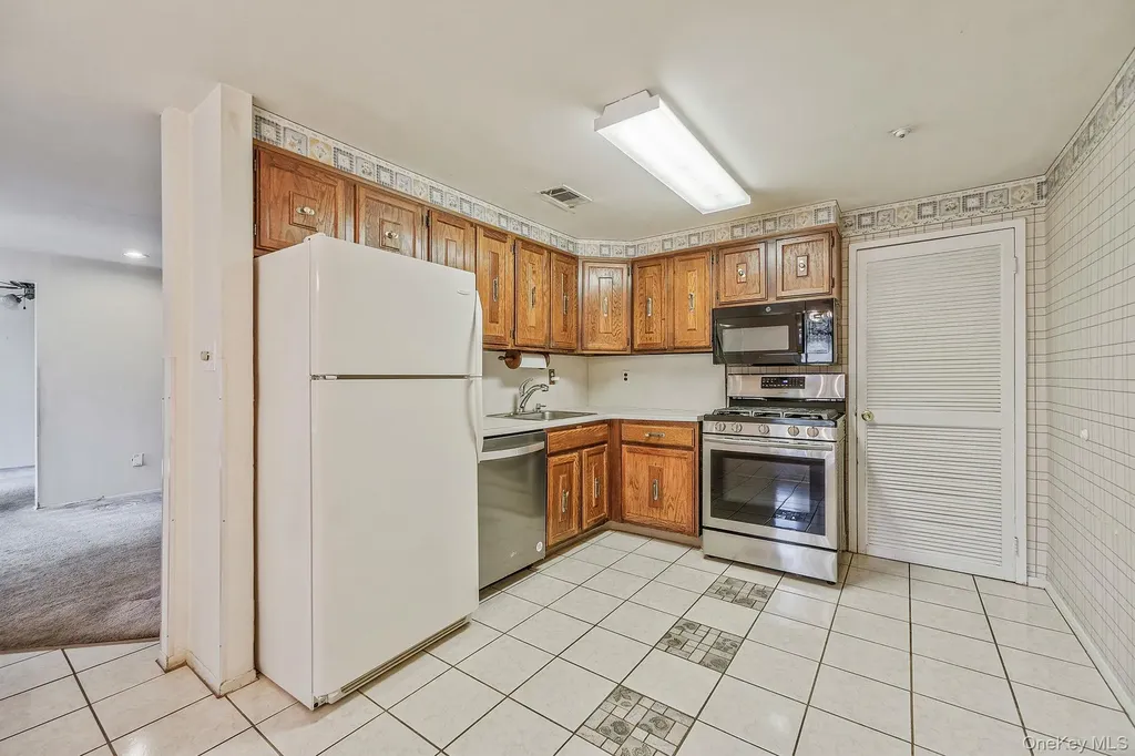 527 Daryl Drive Medford NY 11763