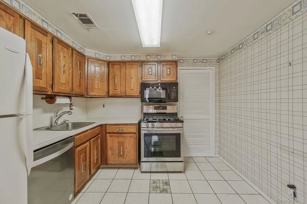 527 Daryl Drive Medford NY 11763