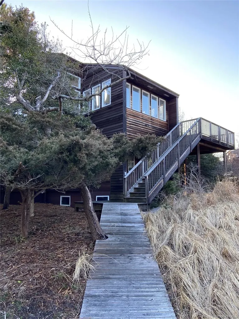 42 Evergreen Seaview NY 11770