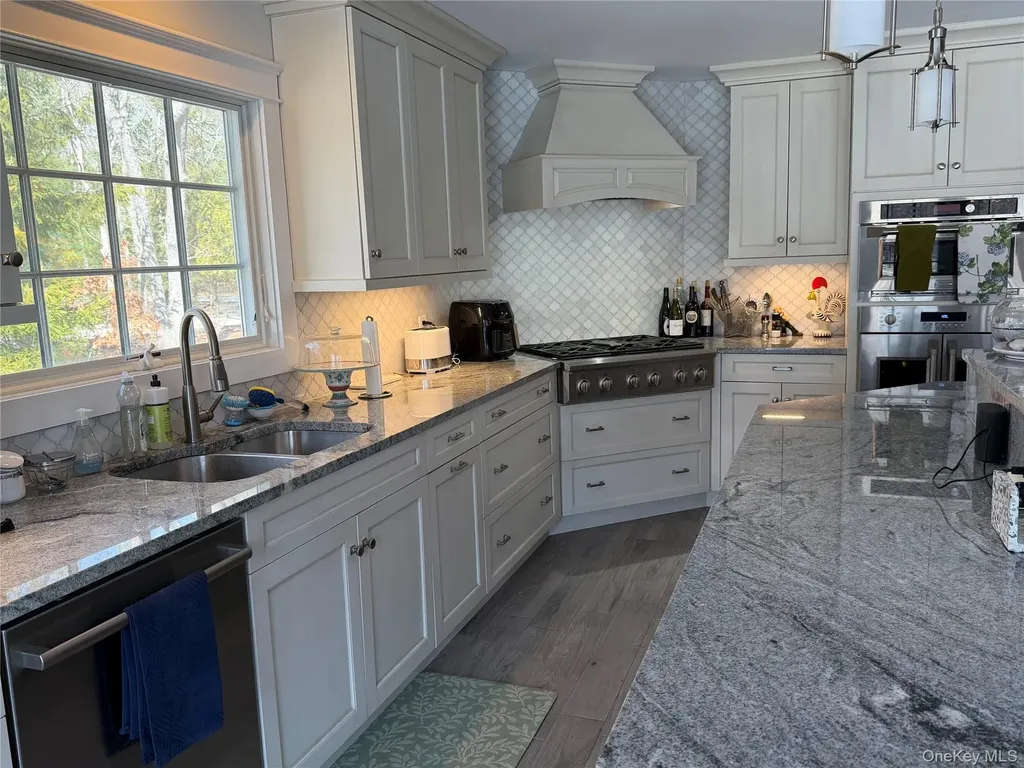 27 Deer Path Quogue NY 11959