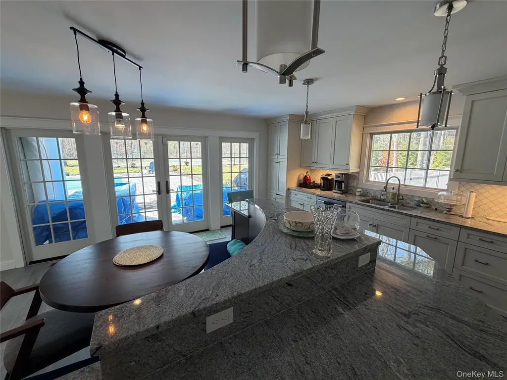 27 Deer Path Quogue NY 11959