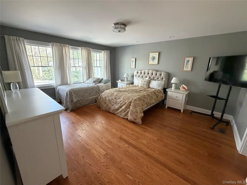 27 Deer Path Quogue NY 11959