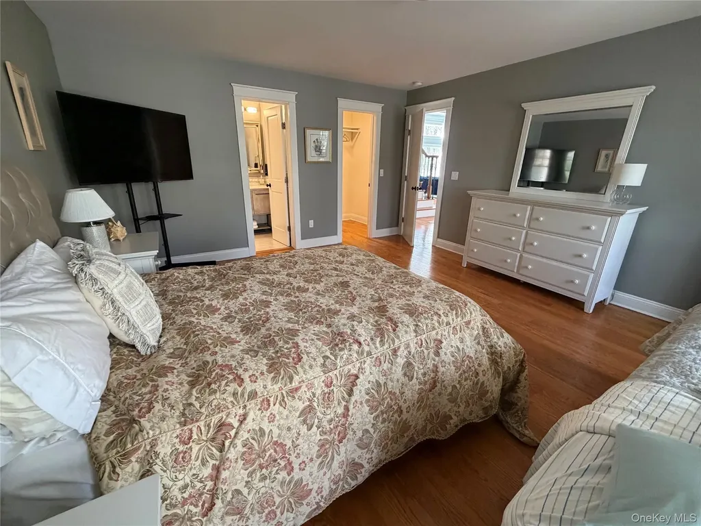 27 Deer Path Quogue NY 11959