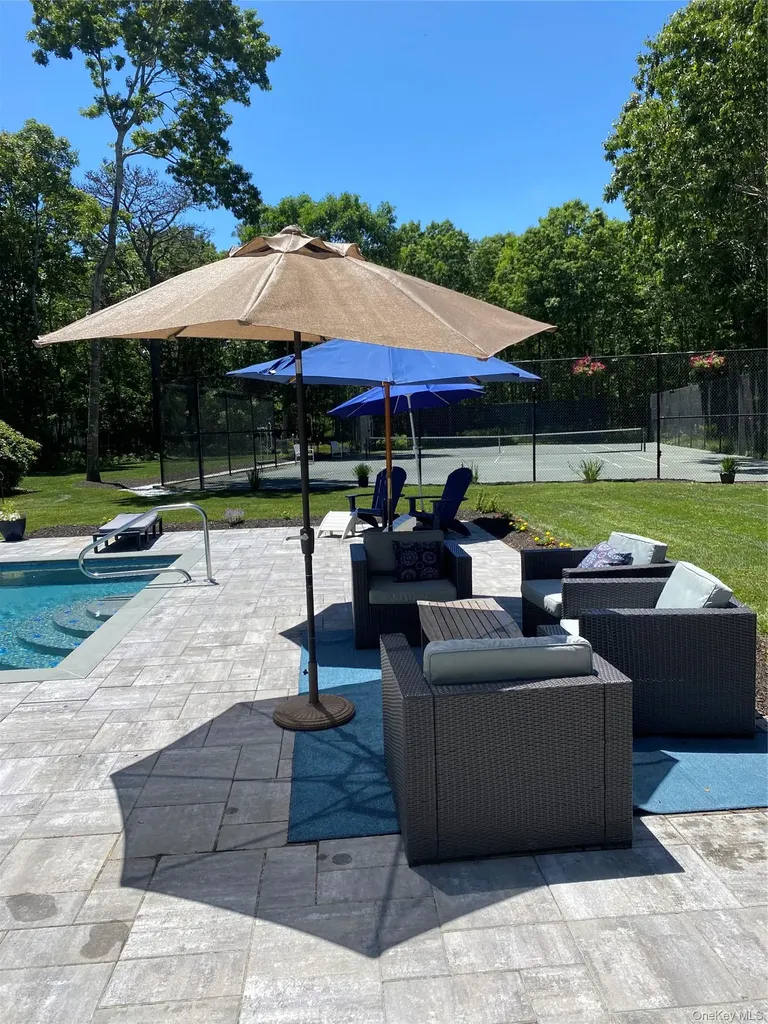 27 Deer Path Quogue NY 11959