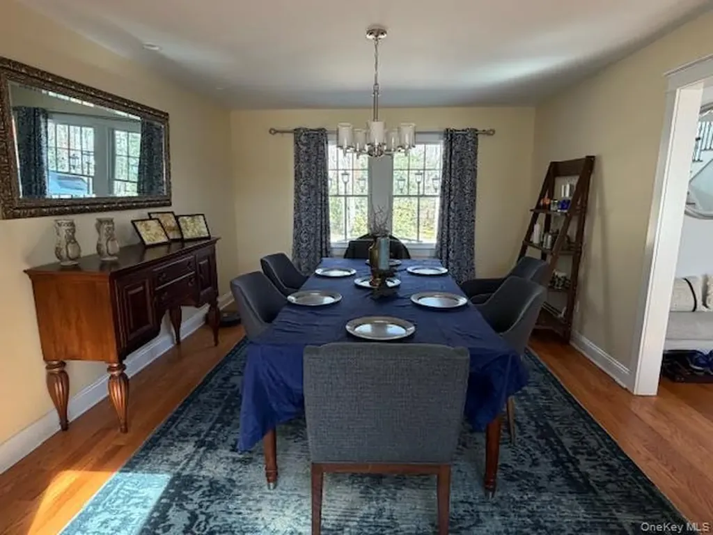27 Deer Path Quogue NY 11959