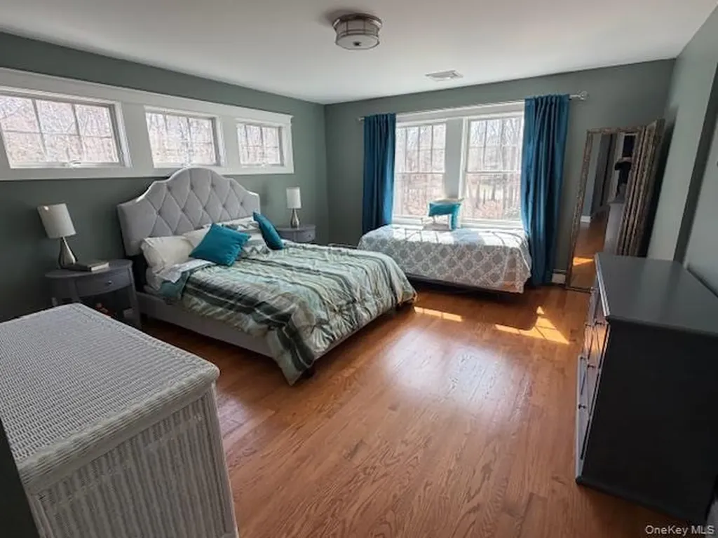 27 Deer Path Quogue NY 11959