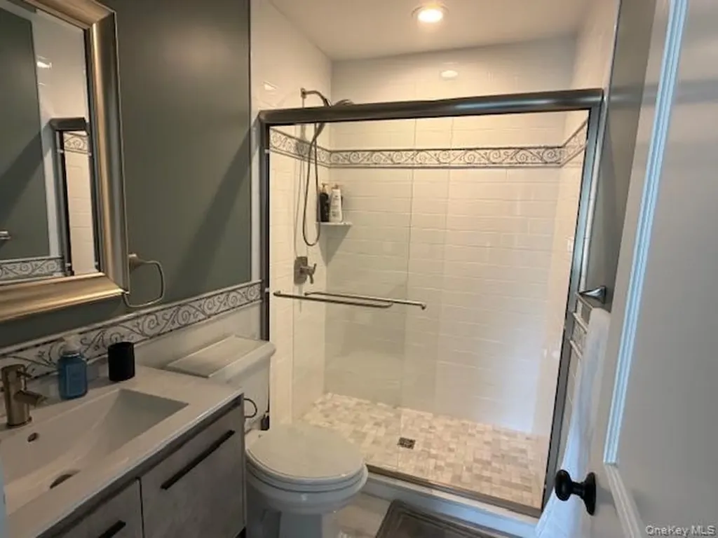 27 Deer Path Quogue NY 11959