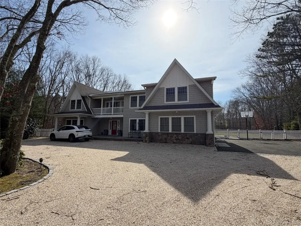 27 Deer Path Quogue NY 11959