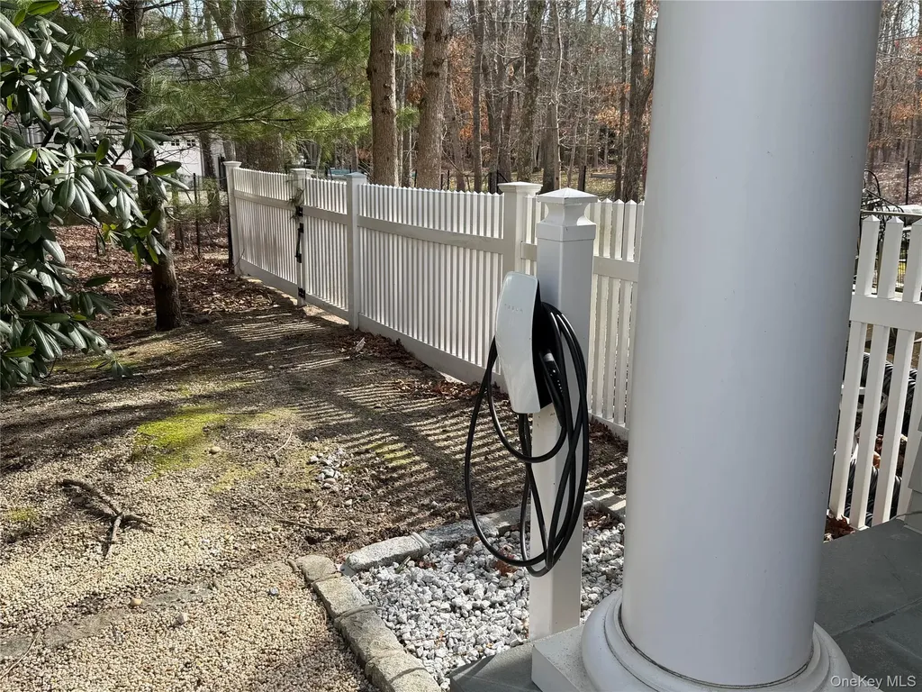 27 Deer Path Quogue NY 11959