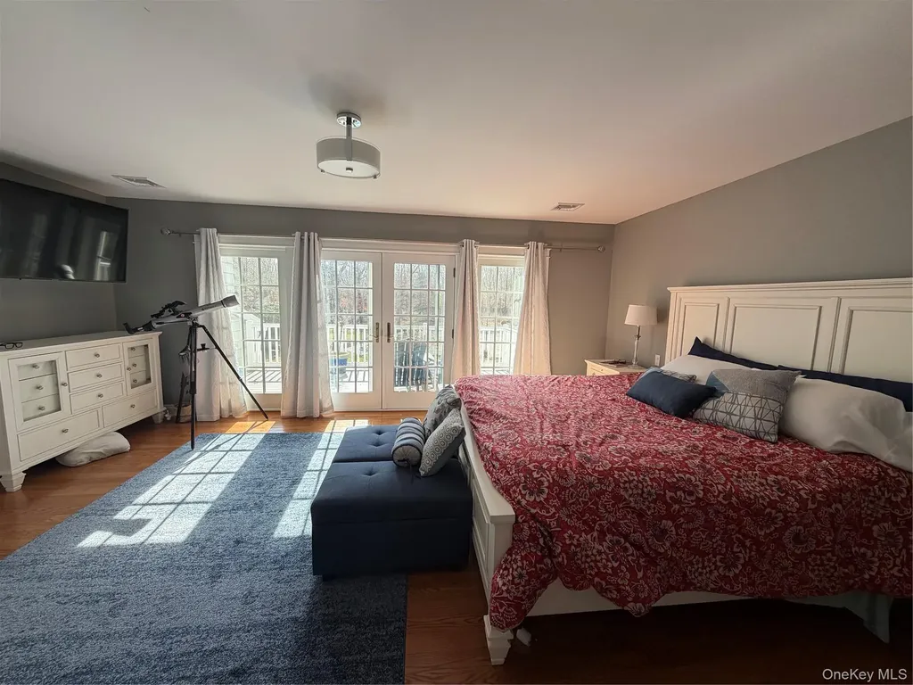 27 Deer Path Quogue NY 11959