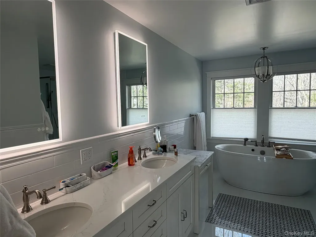 27 Deer Path Quogue NY 11959