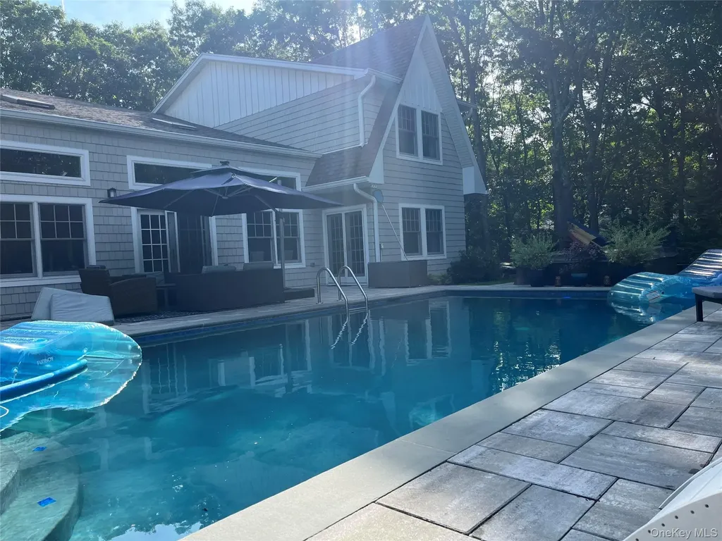 27 Deer Path Quogue NY 11959