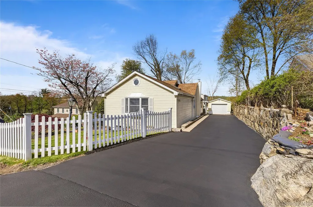 11 Daisy Drive Mahopac NY 10541
