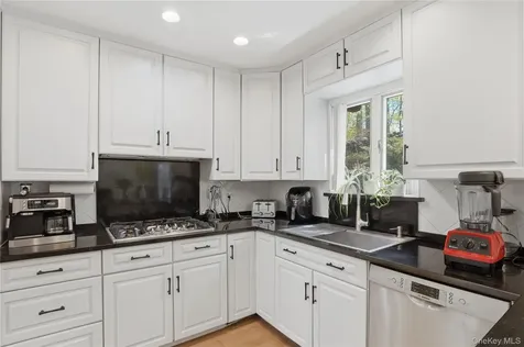 30 Ediths Way Hastings-on-hudson NY 10706