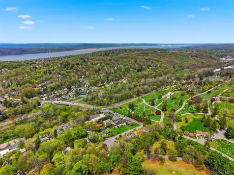 30 Ediths Way Hastings-on-hudson NY 10706