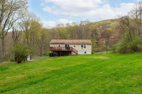 25 Boswell Road Putnam Valley NY 10579