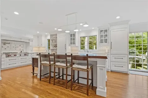 6 Round House Court Bedford NY 10506