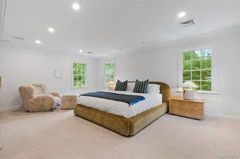 6 Round House Court Bedford NY 10506