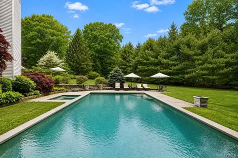 6 Round House Court Bedford NY 10506