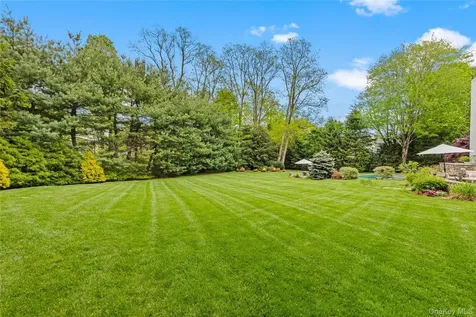 6 Round House Court Bedford NY 10506