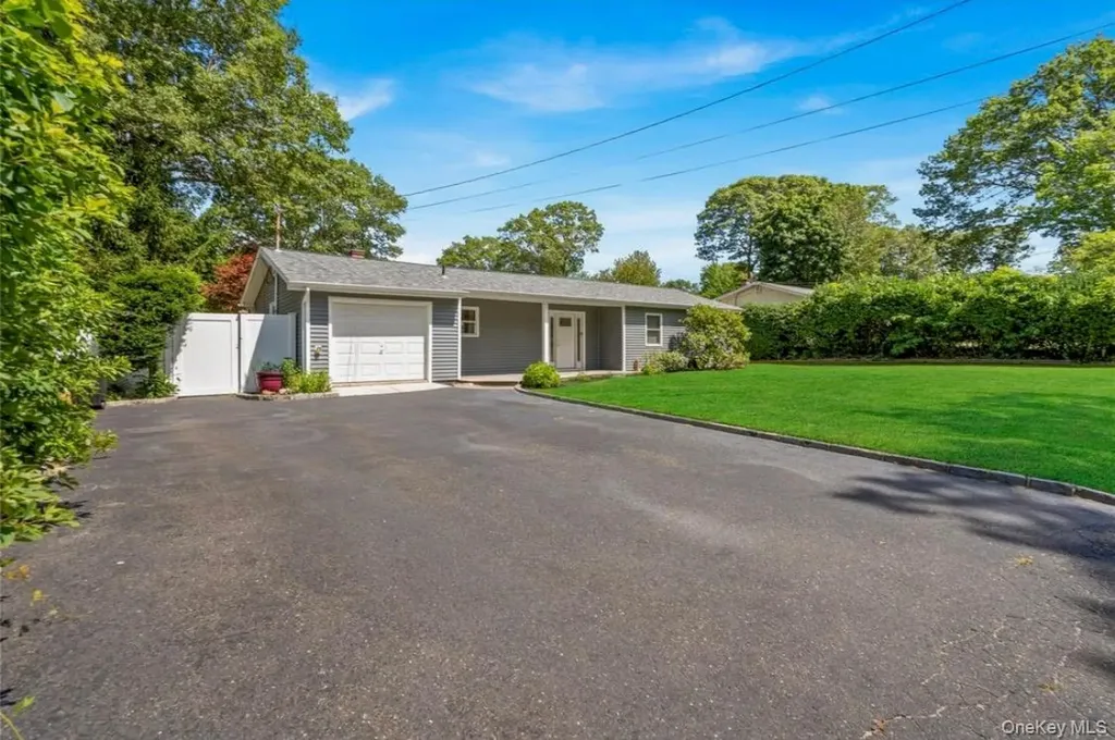 61 Brookhaven Drive Rocky Point NY 11778