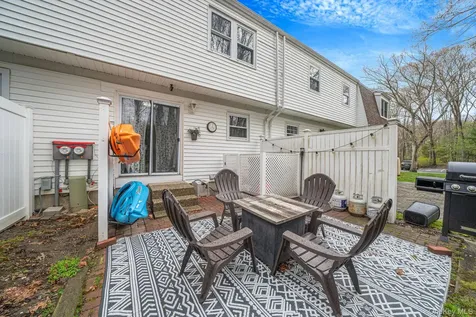 3 Bartlett Yaphank NY 11980