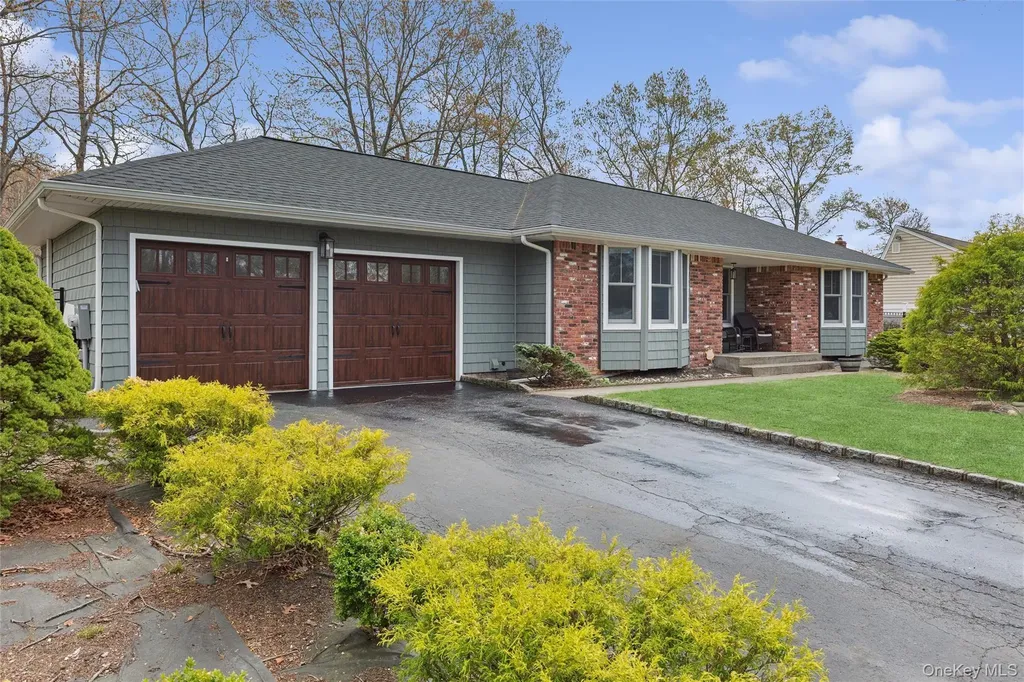 61 Griffin Drive Mount Sinai NY 11766