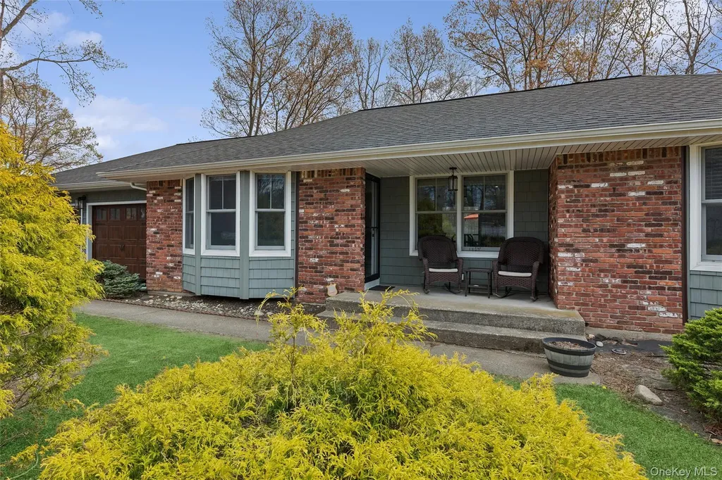 61 Griffin Drive Mount Sinai NY 11766