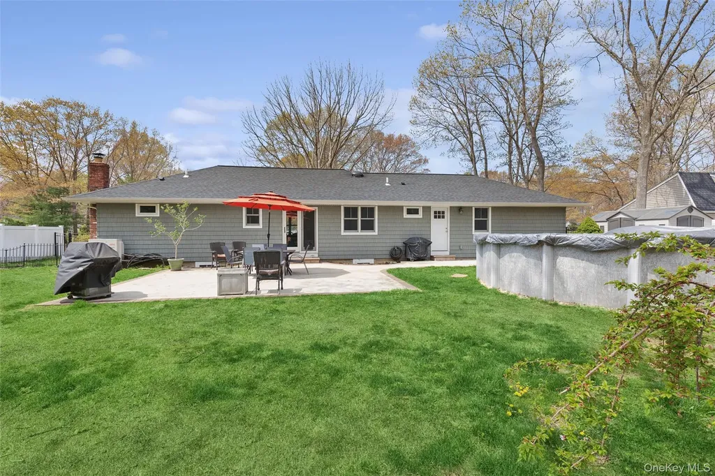 61 Griffin Drive Mount Sinai NY 11766