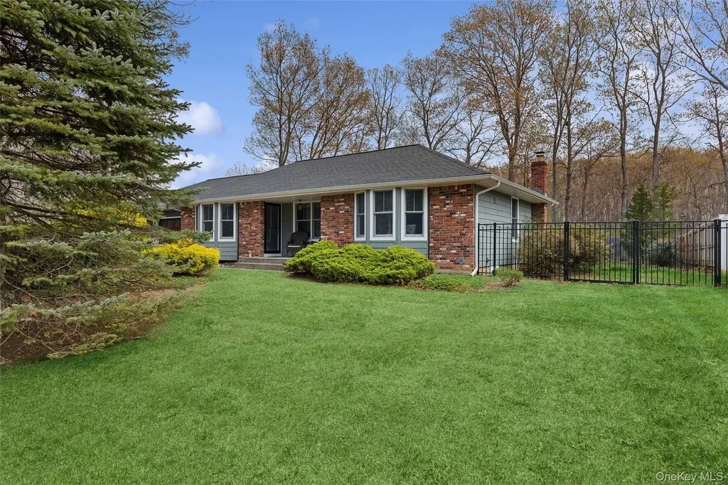 61 Griffin Drive Mount Sinai NY 11766