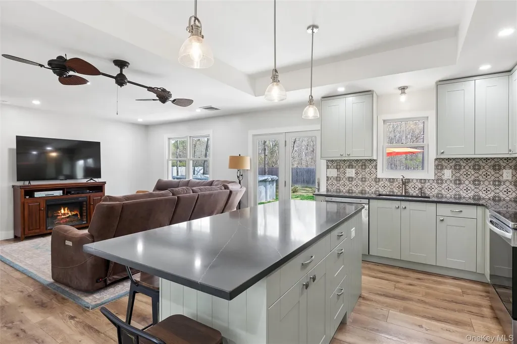 61 Griffin Drive Mount Sinai NY 11766