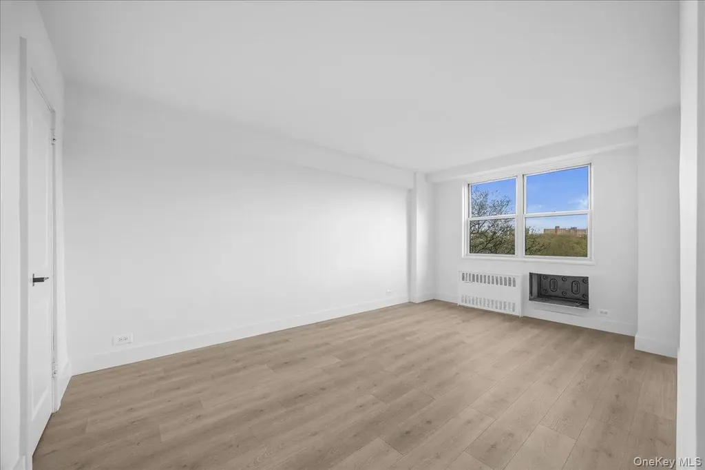 825 Morrison Avenue Bronx NY 10473