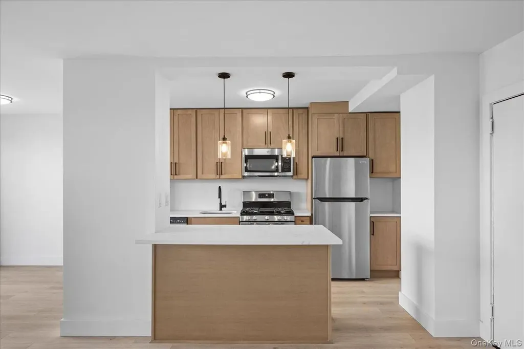 825 Morrison Avenue Bronx NY 10473