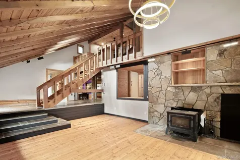 19 Greentree Lane Chester NY 10918