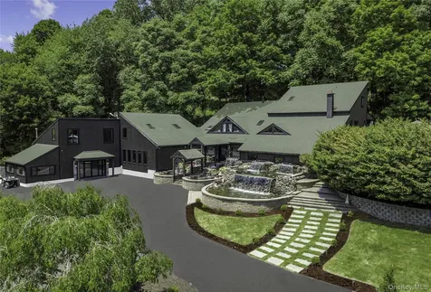 19 Greentree Lane Chester NY 10918