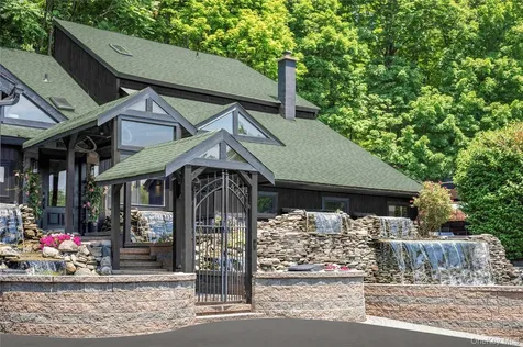 19 Greentree Lane Chester NY 10918
