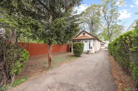 8 Geyser Place White Plains NY 10607