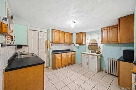 8 Geyser Place White Plains NY 10607