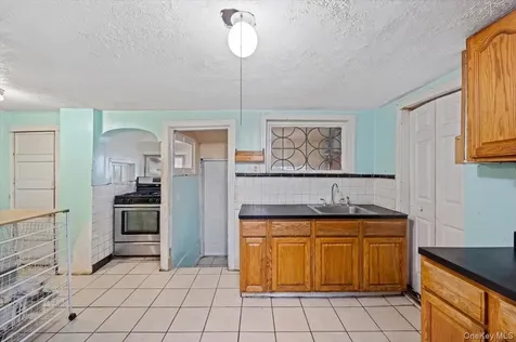 8 Geyser Place White Plains NY 10607