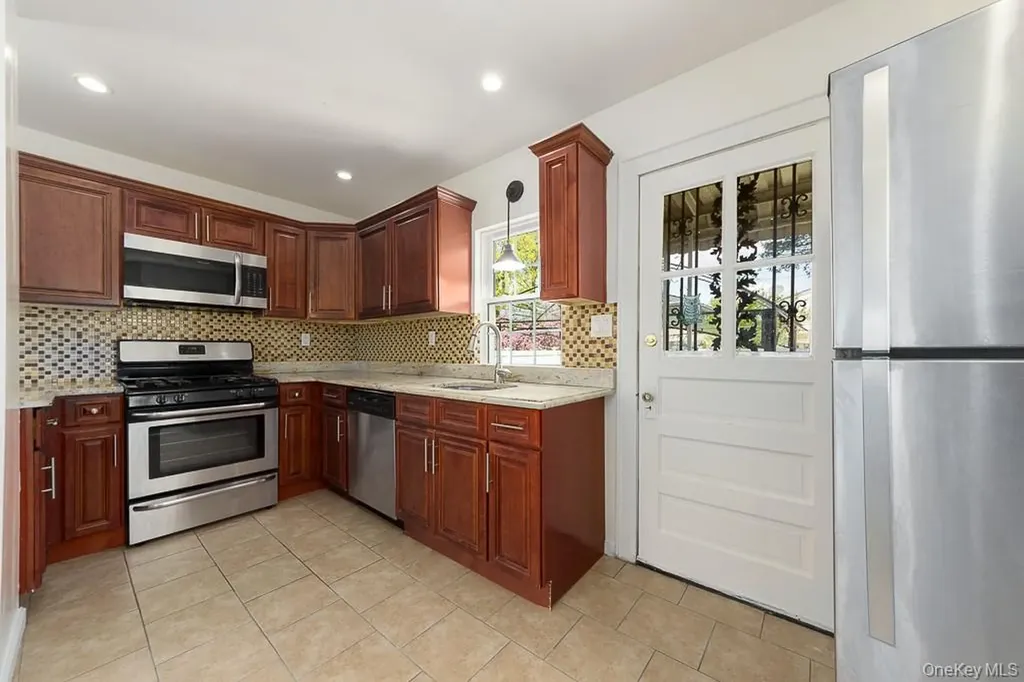353 W Jamaica Avenue Valley Stream NY 11580