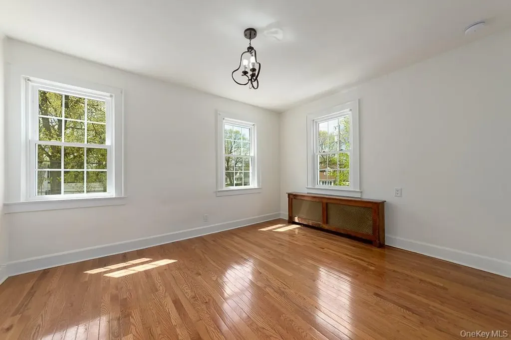 353 W Jamaica Avenue Valley Stream NY 11580