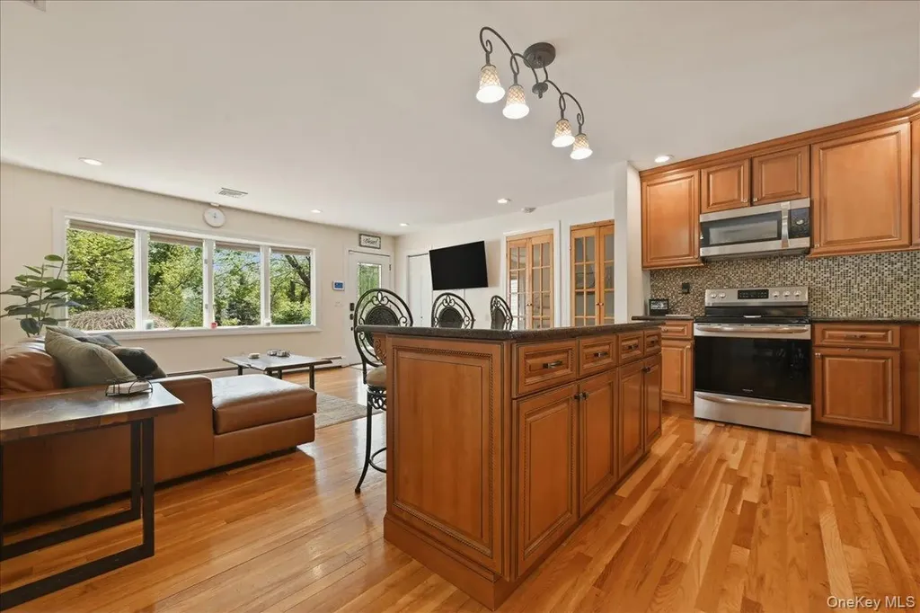 3 Layne Way Northport NY 11768