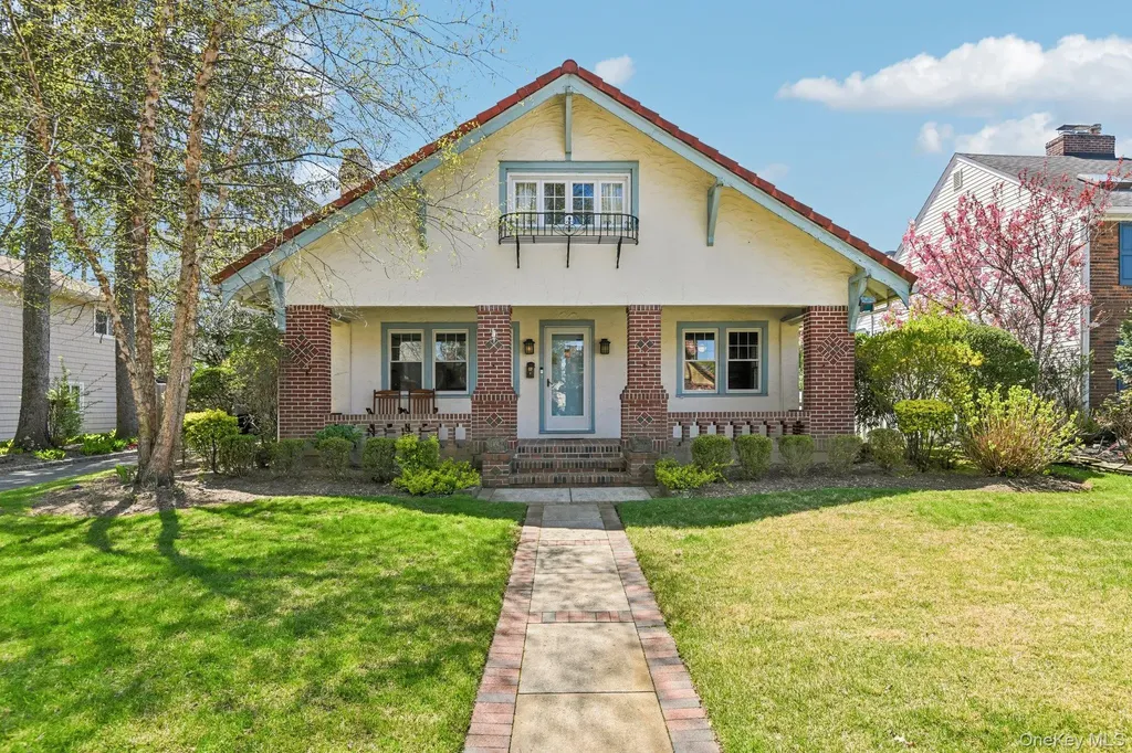 40 Hollywood Court Rockville Centre NY 11570